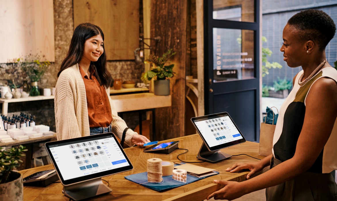 Merchants working together at a counter